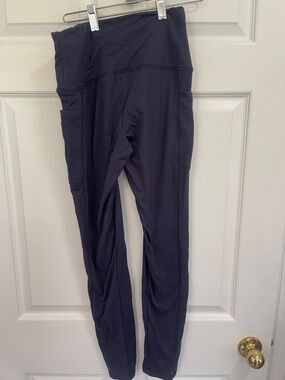 High-Waist Side-Pocket Active Leggings - Black. Size s-m